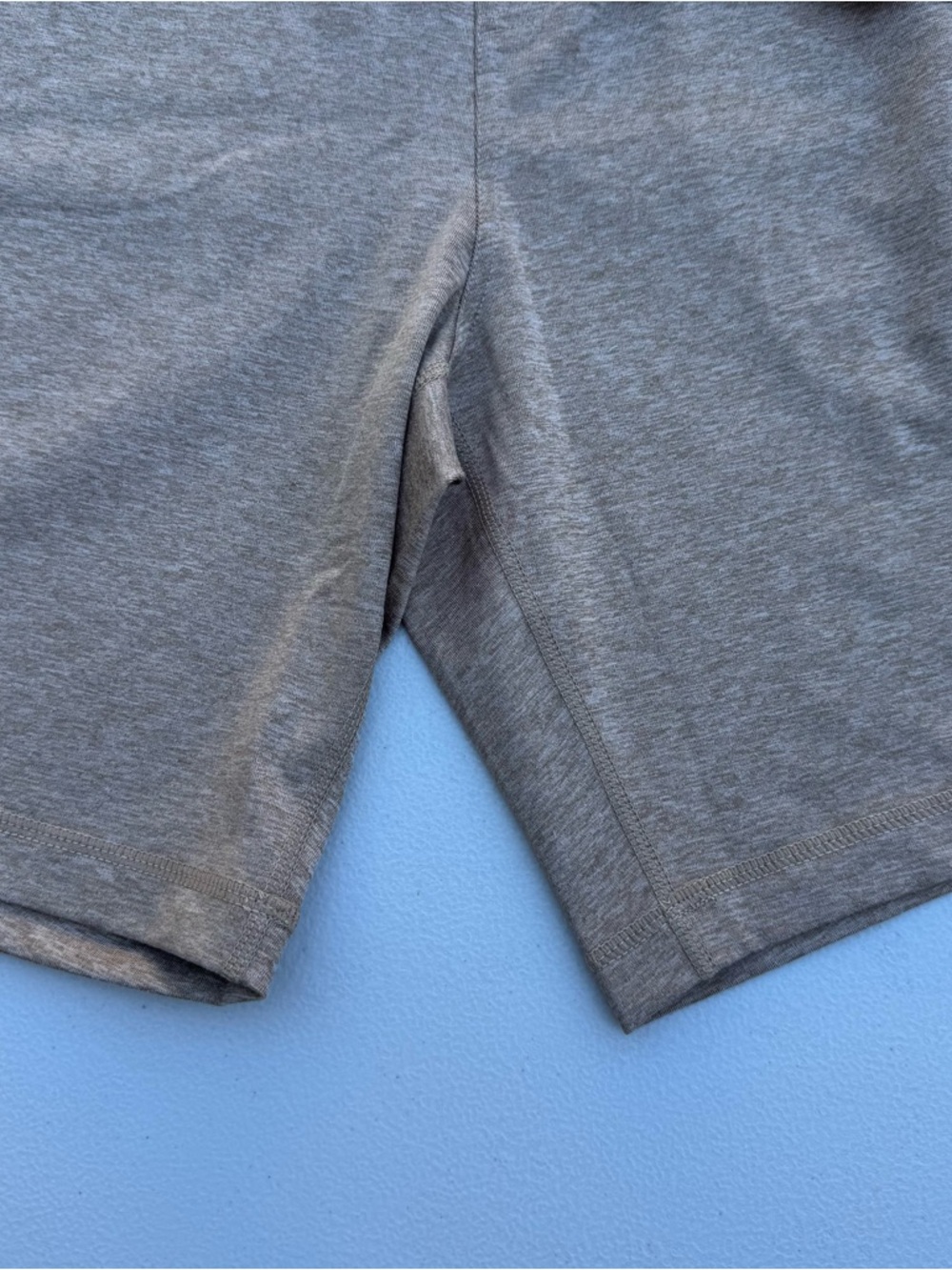Vuori Men’s Sunday Performance Short NWT Small Camel Heather 7.5 Inseam - Picture 16 of 17